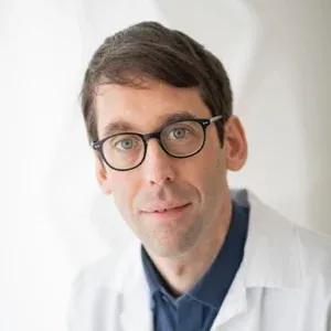 Portrait of Dr. Jacques Klein, specialist supporting endometriosis patients